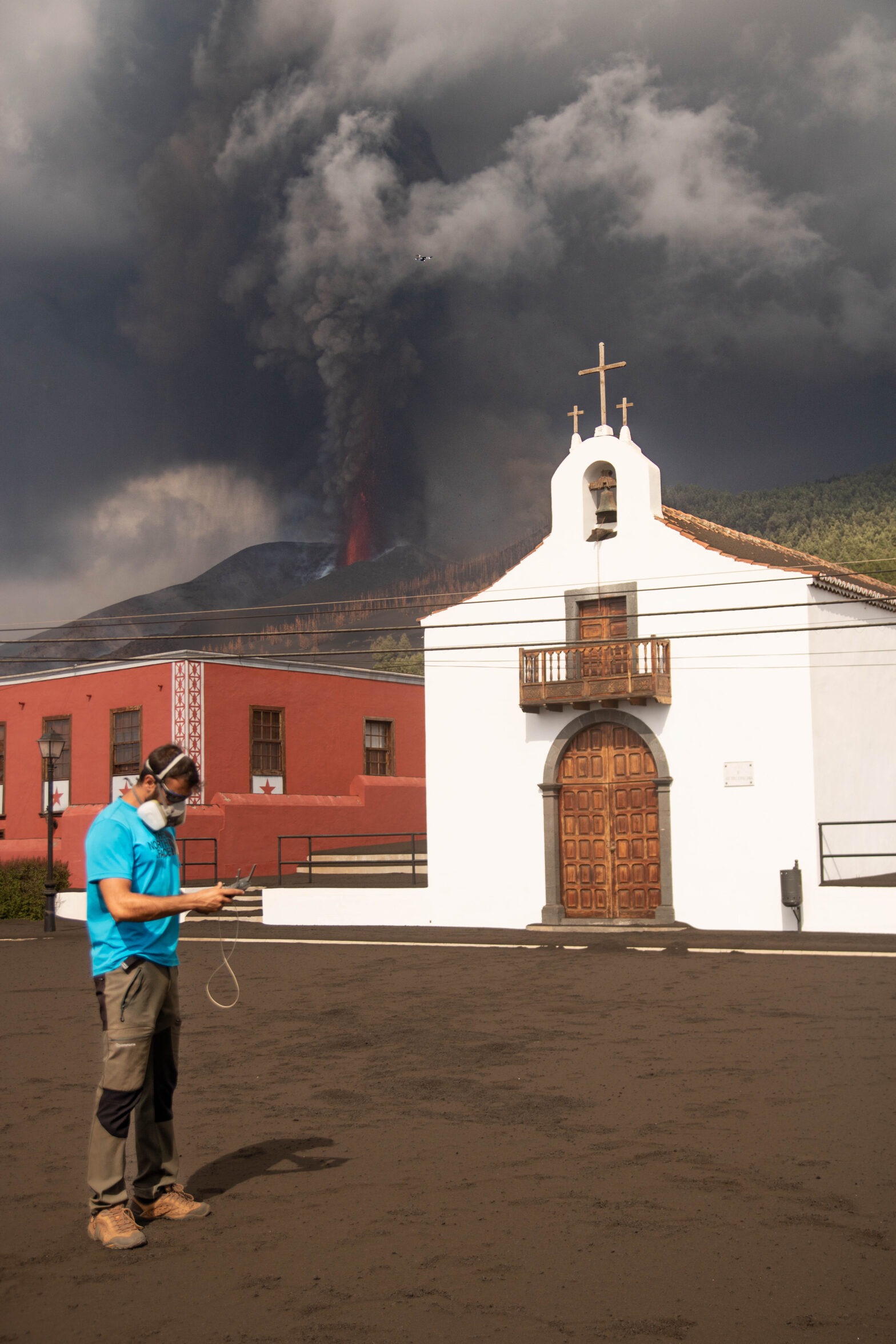 Uso de drones en el volcán Tajogaite