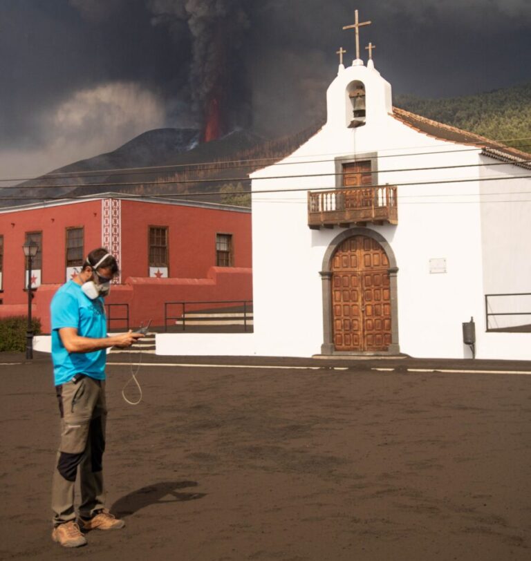 Uso de drones en el volcán Tajogaite