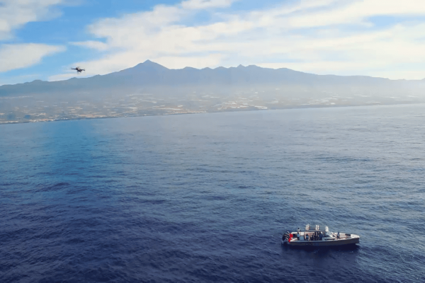 Foto de dron desde barco