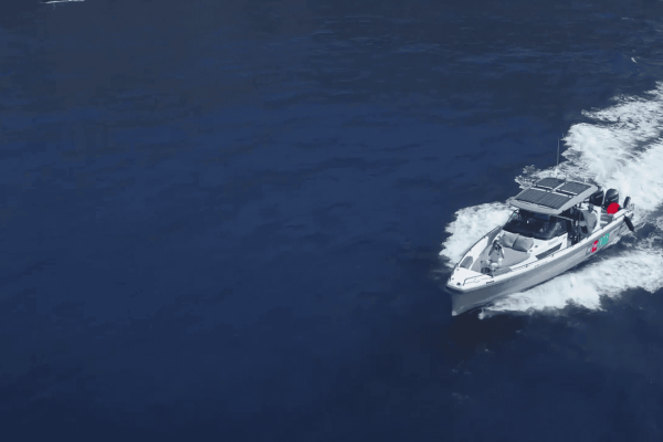 Vuelo de dron con barco en canarias